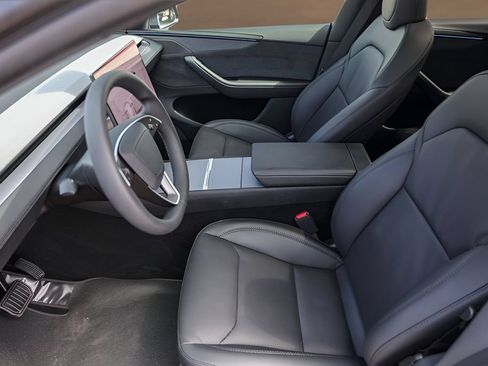 Used 2026 Tesla Model Y AWD image 9