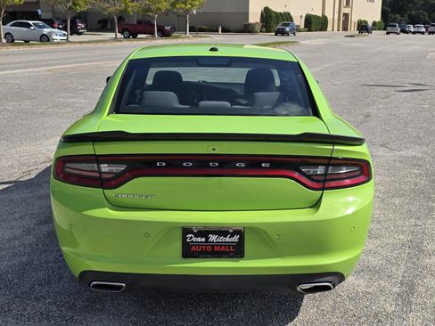 Used 2019 Dodge Charger SXT image 3