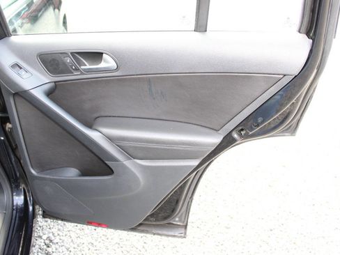 Used 2017 Volkswagen Tiguan S image 23