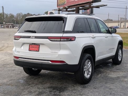 New 2025 Jeep Grand Cherokee Laredo image 8