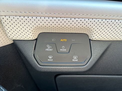 Used 2024 Volkswagen Atlas Cross Sport SEL Premium R-Line image 25