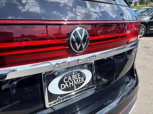 Used 2024 Volkswagen Atlas SE AWD/4WD image 30