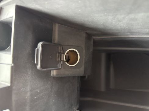 Used 2021 Ford Edge SE image 13