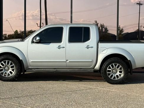Used 2013 Nissan Frontier SL w/ Moonroof Pkg AWD/4WD image 4