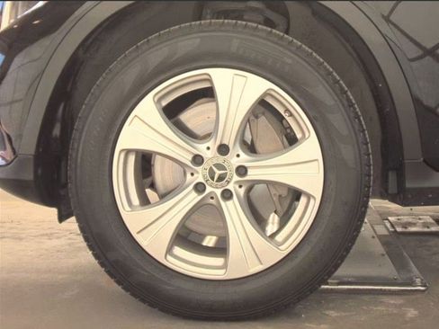 Used 2018 Mercedes-Benz GLC 300 w/ Premium Package image 32