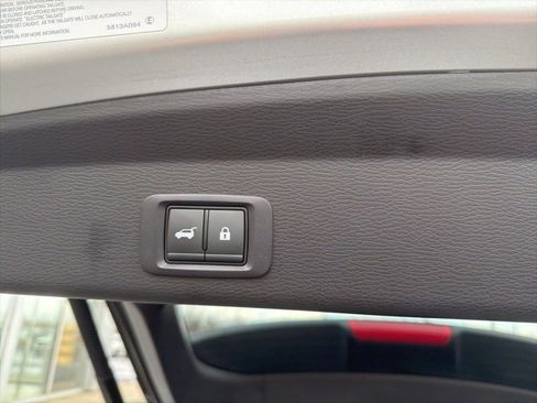 Used 2025 Mitsubishi Outlander SE image 38