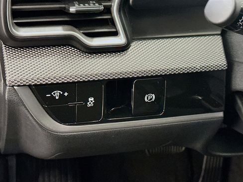 Used 2025 Kia Sportage LX image 17