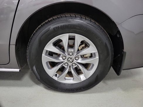 Certified 2021 Toyota Sienna XLE image 8