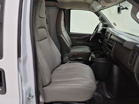 New 2025 GMC Savana 2500 Extended w/ Enhanced Convenience Package image 29