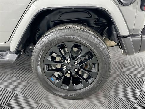 Used 2022 Jeep Wrangler Unlimited Sahara w/ Cold Weather Group image 19