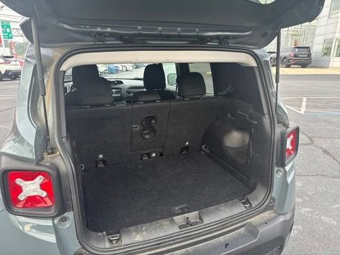 Used 2018 Jeep Renegade Latitude w/ Cold Weather Group AWD/4WD image 11