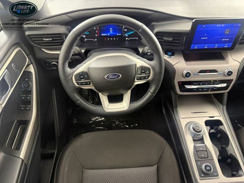 Used 2023 Ford Explorer XLT AWD/4WD image 24