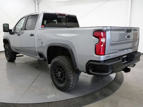 Used 2024 Chevrolet Silverado 2500 ZR2 w/ Technology Package AWD/4WD image 5