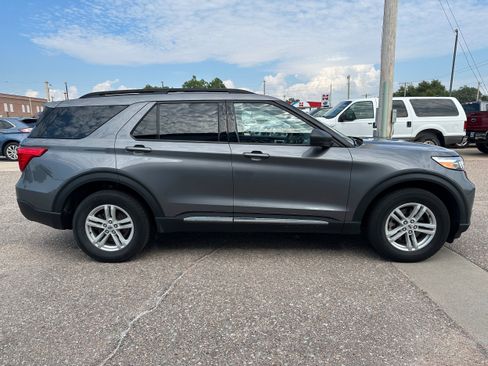 Used 2024 Ford Explorer XLT w/ Equipment Group 202A AWD/4WD image 7