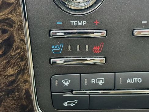 Used 2017 Lincoln Navigator L Select RWD image 21