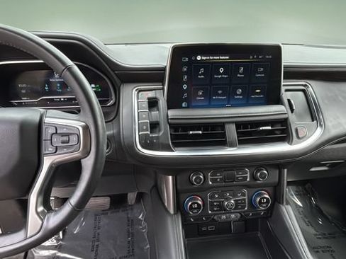 Used 2024 Chevrolet Suburban Z71 w/ Luxury Package AWD/4WD image 11