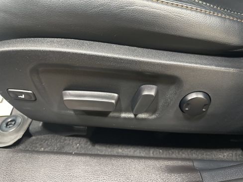 Used 2019 Toyota Highlander Limited w/ Protection Package #3 AWD/4WD image 17