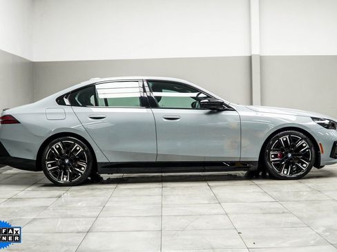 Used 2025 BMW i5 M60 w/ Premium Package image 6