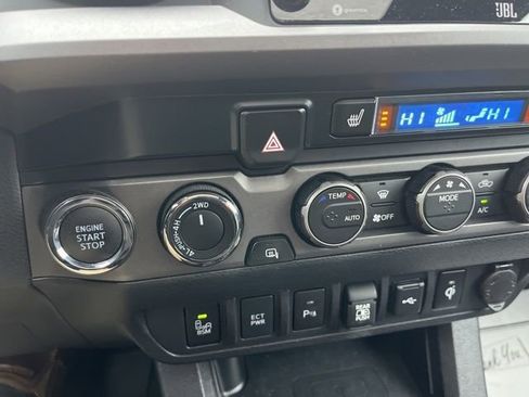 Used 2022 Toyota Tacoma TRD Sport image 21