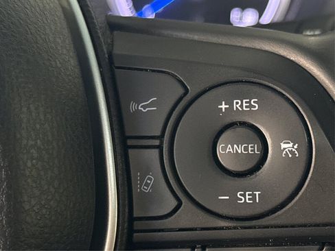 Used 2021 Toyota Venza LE w/ Carpet Mat Package (TMS) AWD/4WD image 26