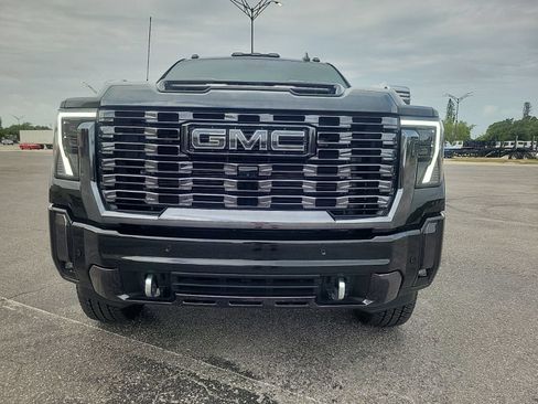 Used 2024 GMC Sierra 2500 Denali Ultimate AWD/4WD image 4