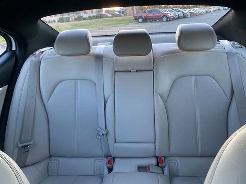 Used 2025 Genesis G70 2.5T image 28