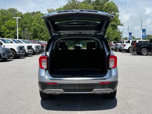 Used 2022 Ford Explorer XLT w/ Equipment Group 202A AWD/4WD image 22