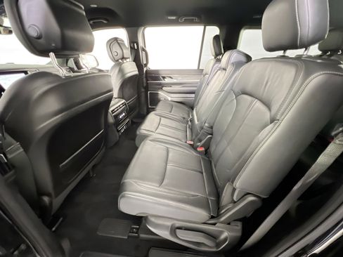 Used 2022 Jeep Wagoneer Series II image 23