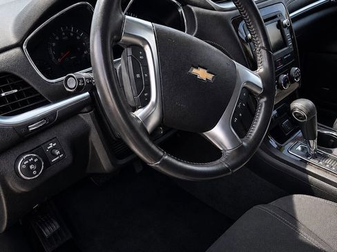Used 2017 Chevrolet Traverse LT FWD image 6