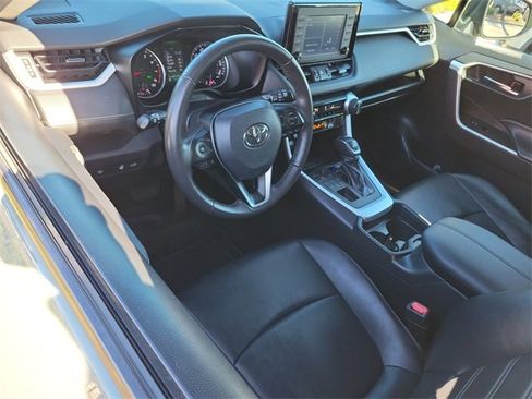 Used 2019 Toyota RAV4 XLE Premium image 6