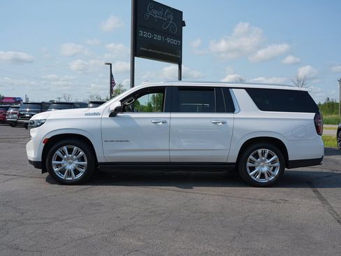 Used 2022 Chevrolet Suburban High Country AWD/4WD image 6