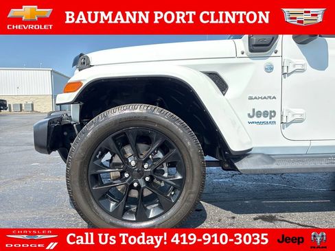 Used 2021 Jeep Wrangler Unlimited Sahara w/ Dual Top Group AWD/4WD image 30