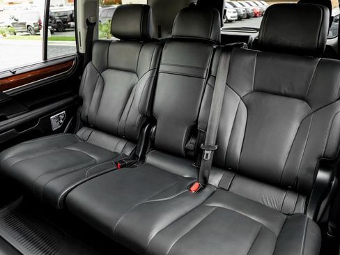 Used 2021 Lexus LX 570 4WD w/ Luxury Package image 20