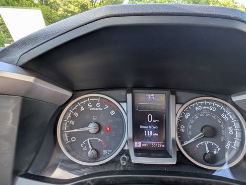 Certified 2022 Toyota Tacoma Limited AWD/4WD image 22