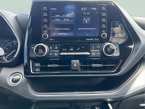 Used 2021 Toyota Highlander XSE FWD image 17