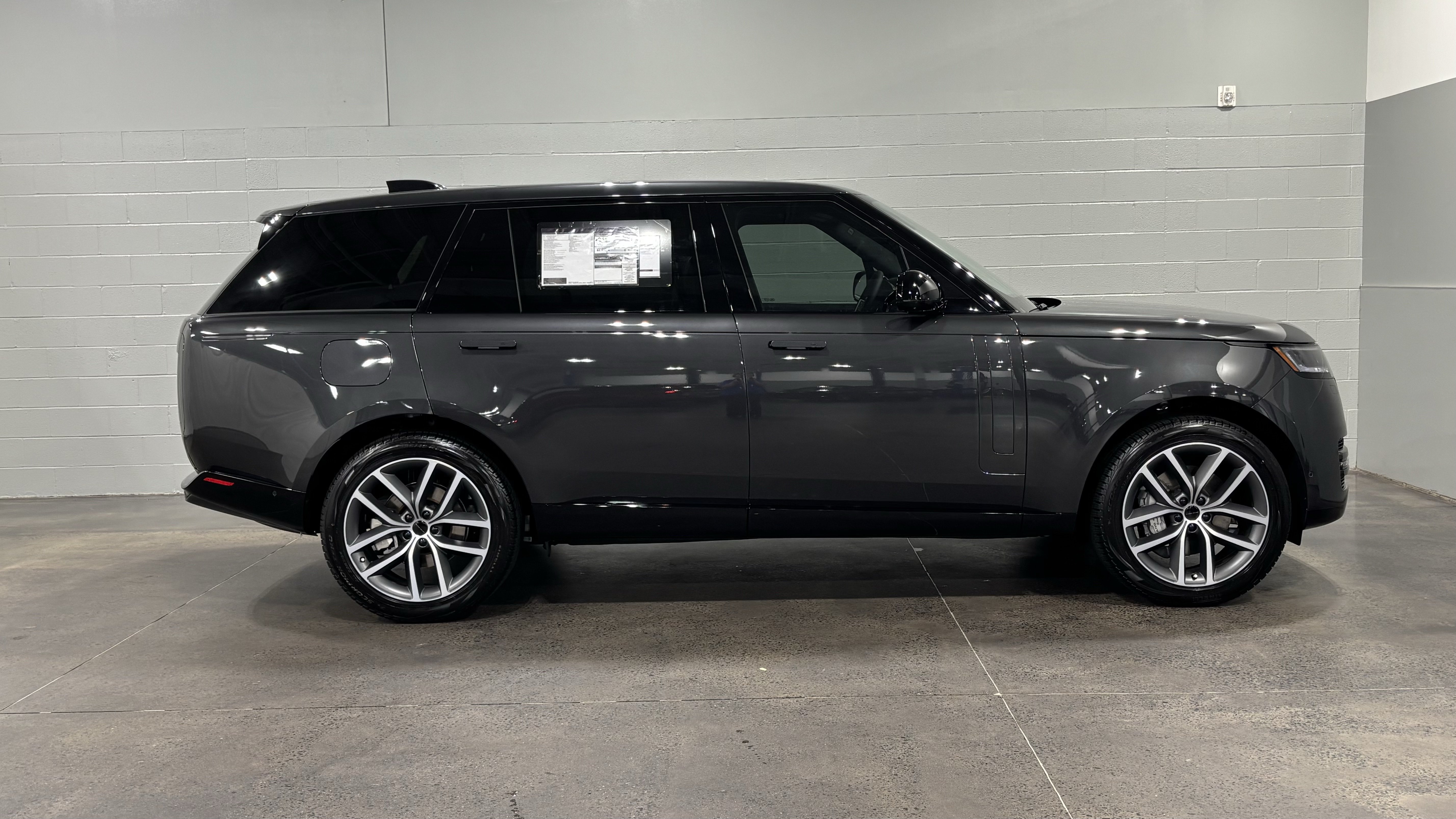 New 2026 Land Rover Range Rover Long Wheelbase SE AWD/4WD image 13