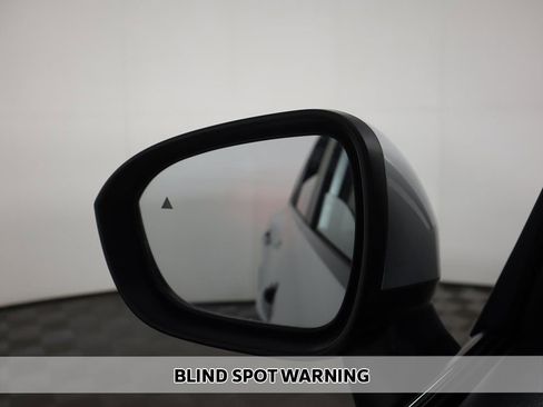 Used 2024 Nissan Rogue SV image 4