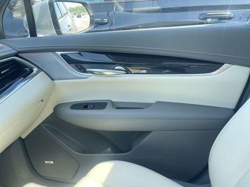 Used 2023 Cadillac XT6 Premium Luxury w/ Technology Package AWD/4WD image 24
