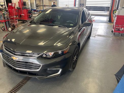 Used 2017 Chevrolet Malibu LS FWD image 3