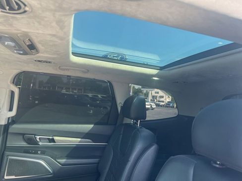 Used 2022 Kia Telluride SX w/ SX Prestige Package AWD/4WD image 9