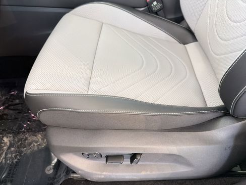 New 2026 Volkswagen Tiguan SE R-Line FWD image 14