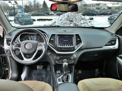 Used 2018 Jeep Cherokee Limited image 19