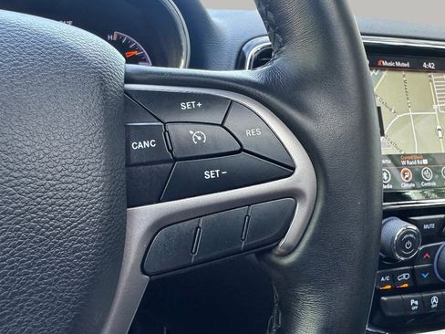Used 2019 Jeep Grand Cherokee Limited w/ Luxury Group II AWD/4WD image 23