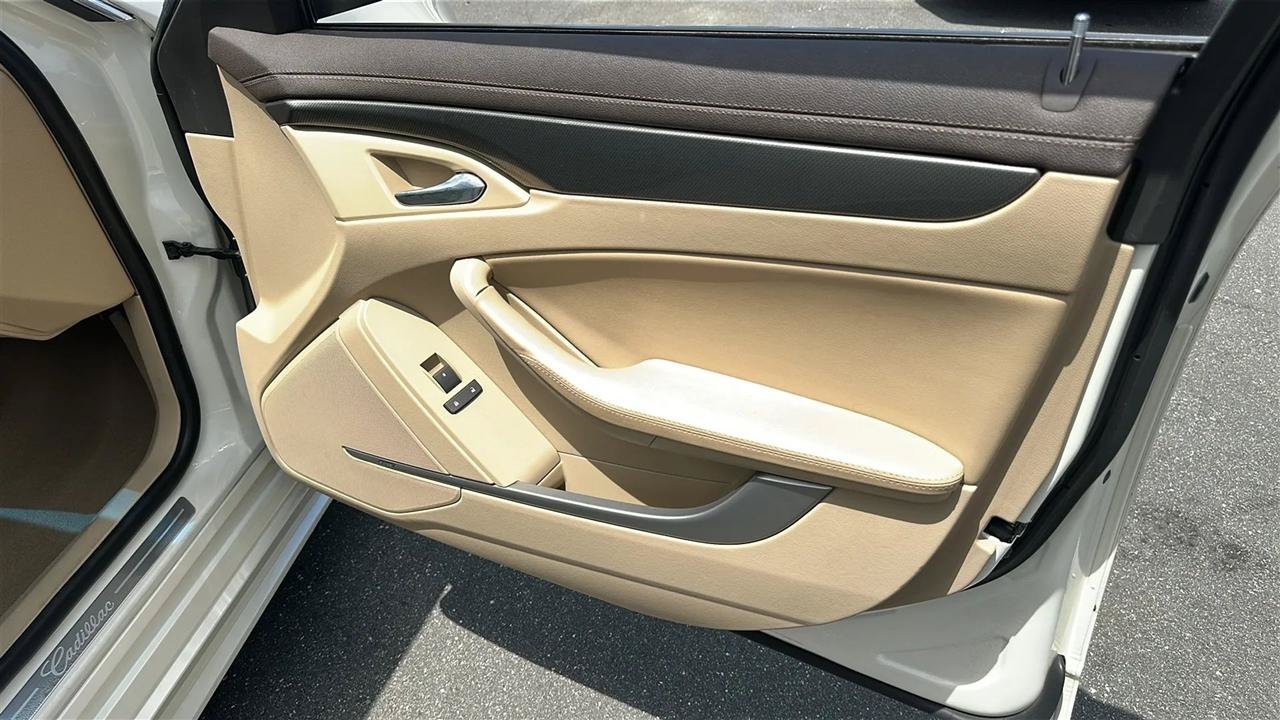 Used 2013 Cadillac CTS Luxury RWD image 32
