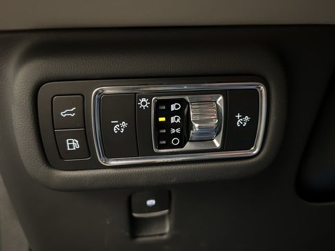 Used 2025 Lincoln Nautilus Premier image 26