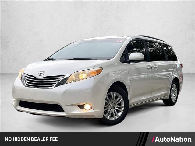 Used 2017 Toyota Sienna XLE FWD image 1