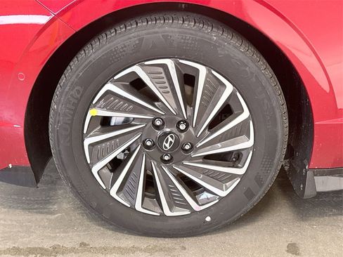 New 2025 Hyundai Sonata Limited image 9