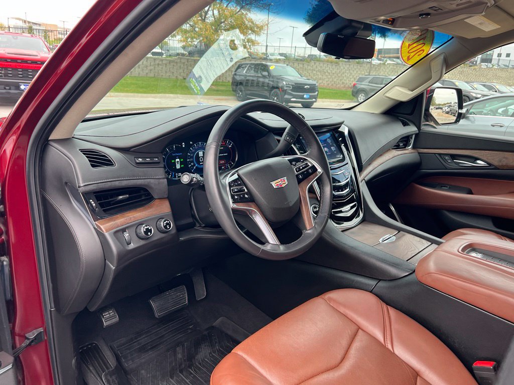 Used 2017 Cadillac Escalade Luxury AWD/4WD image 17