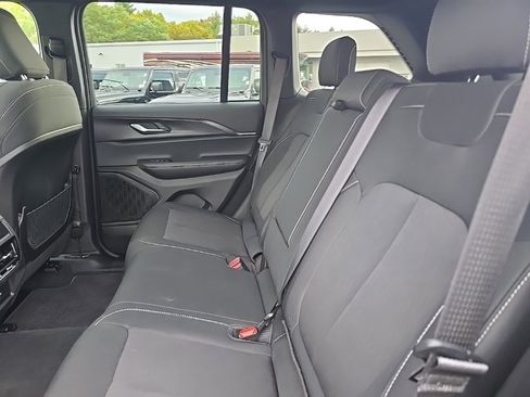 New 2025 Jeep Grand Cherokee 4WD image 16