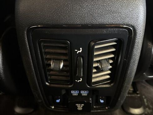Used 2015 Jeep Grand Cherokee High Altitude RWD image 24